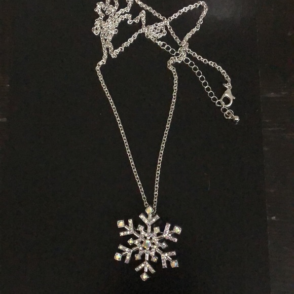 Snowflake pendant necklace - Picture 3 of 8